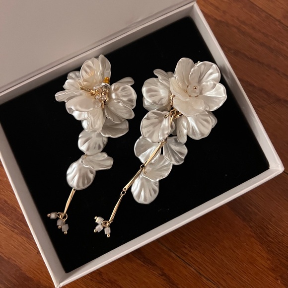 Anthropologie Blossom Drop Earrings Ivory - Picture 6 of 9
